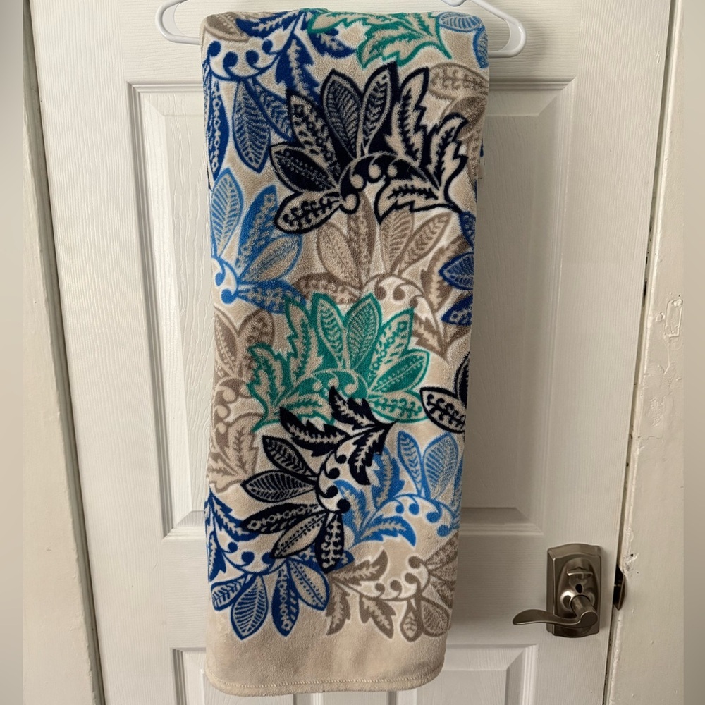 Vera Bradley Throw Blanket. Santiago Pattern.